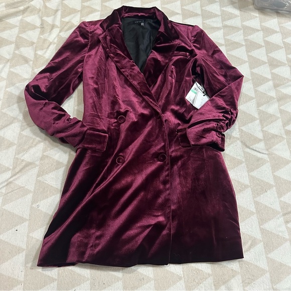 1.STATE
Velvet Blazer Dress - Picture 2 of 4